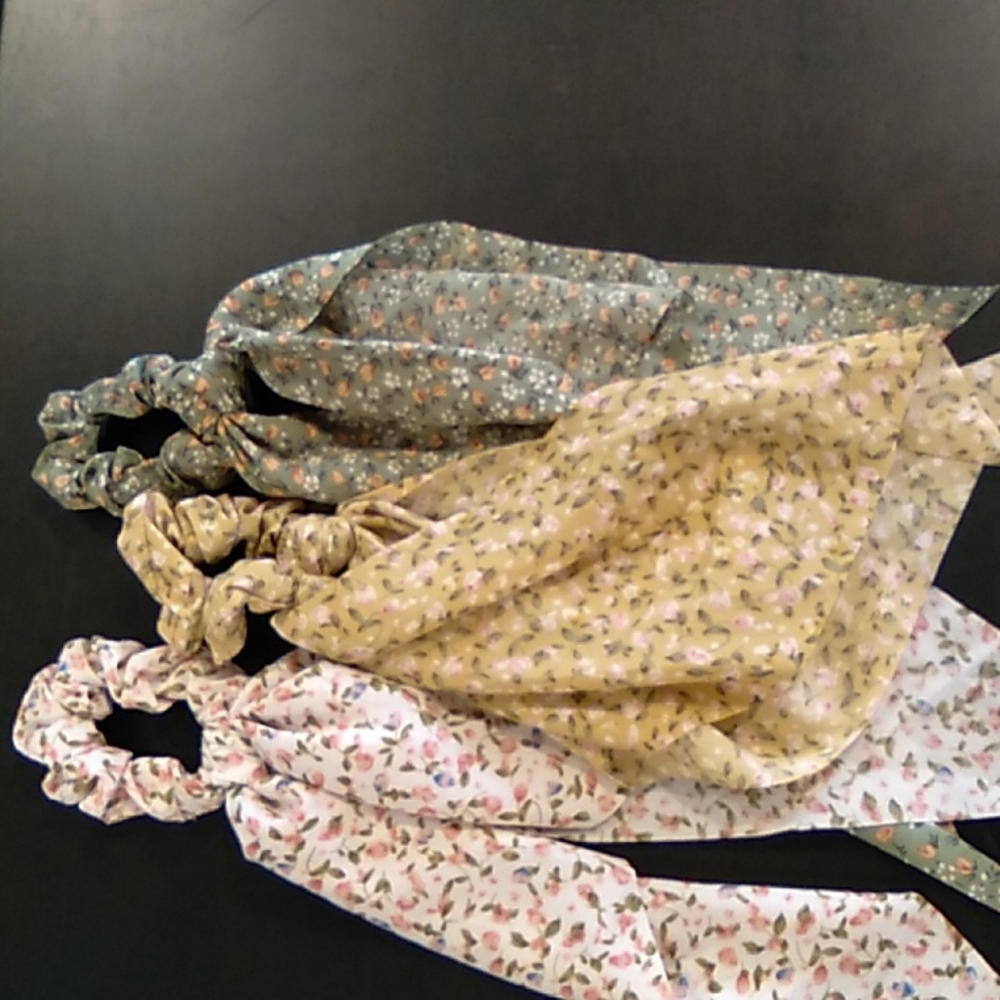 Nwt 3 pack polka floral scrunchie scarf